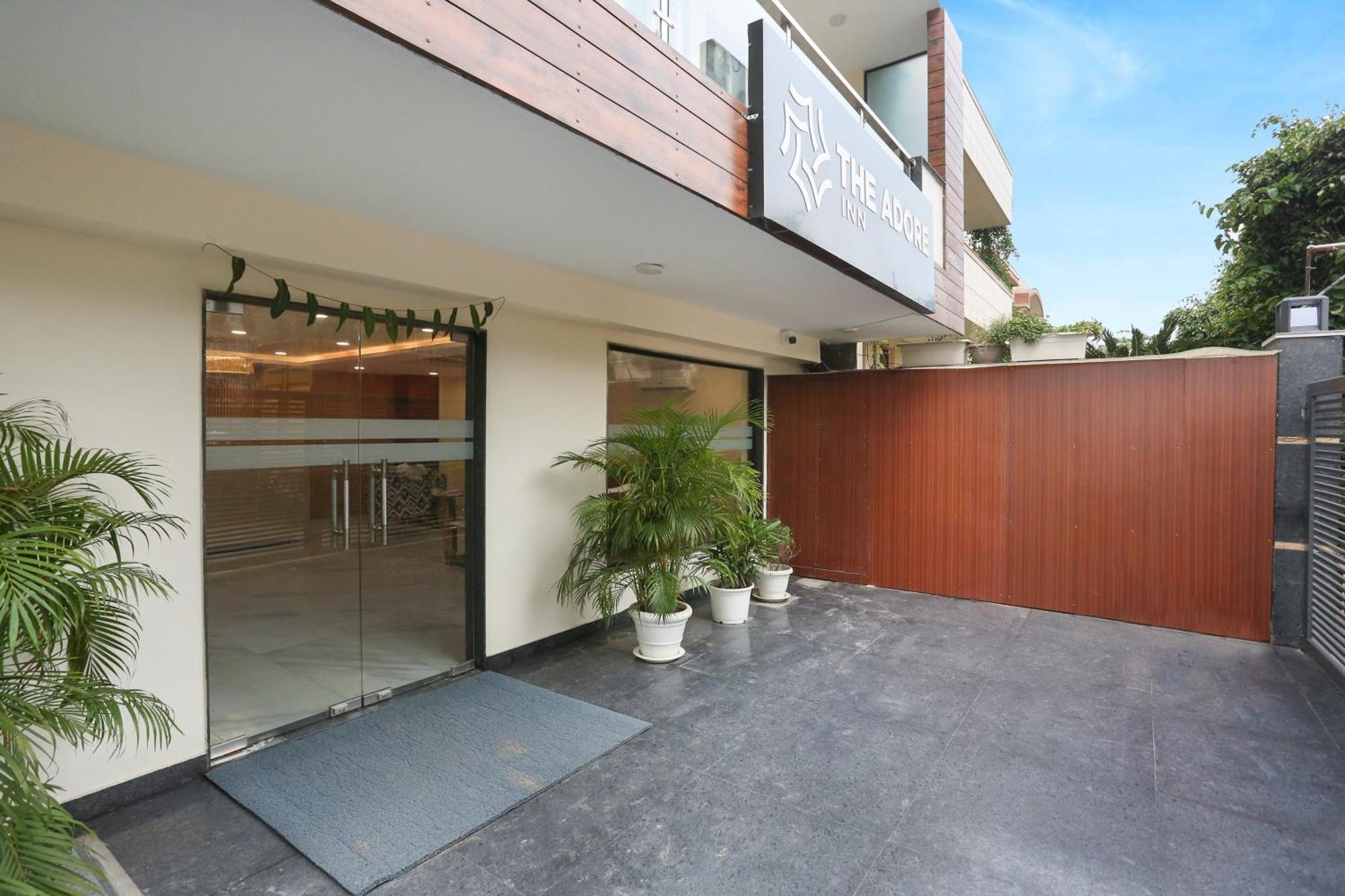 Townhouse The Adore Inn Gurgaon Exterior foto