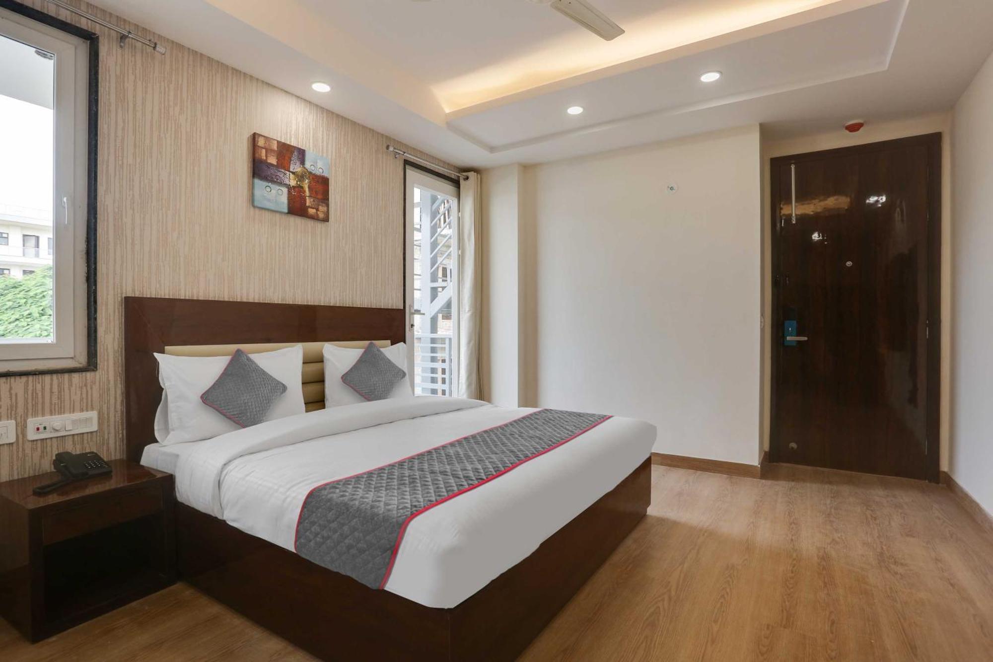 Townhouse The Adore Inn Gurgaon Exterior foto