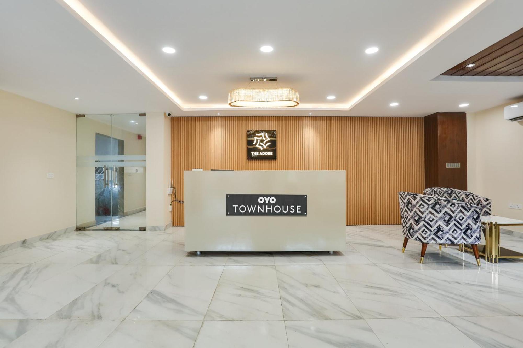 Townhouse The Adore Inn Gurgaon Exterior foto